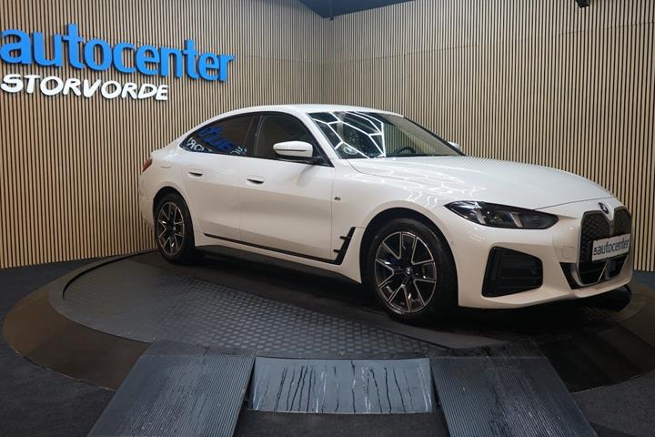 Hvid BMW i4 fra 2025