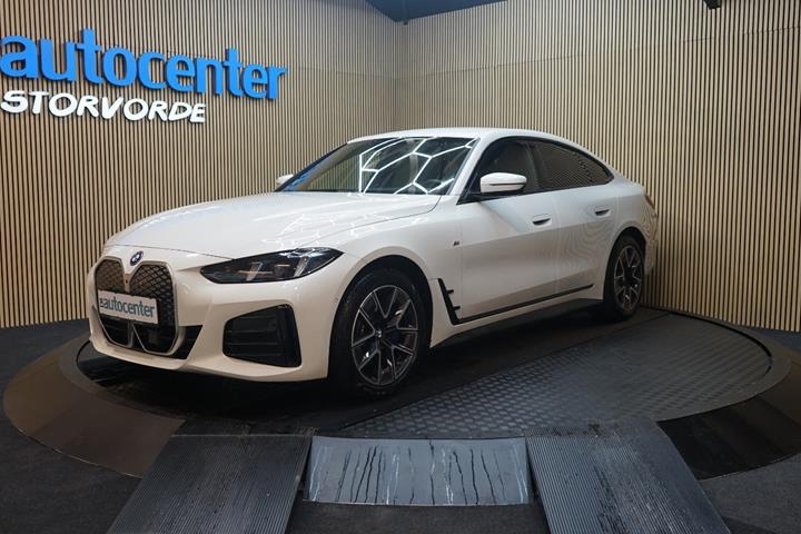Hvid BMW i4 fra 2025
