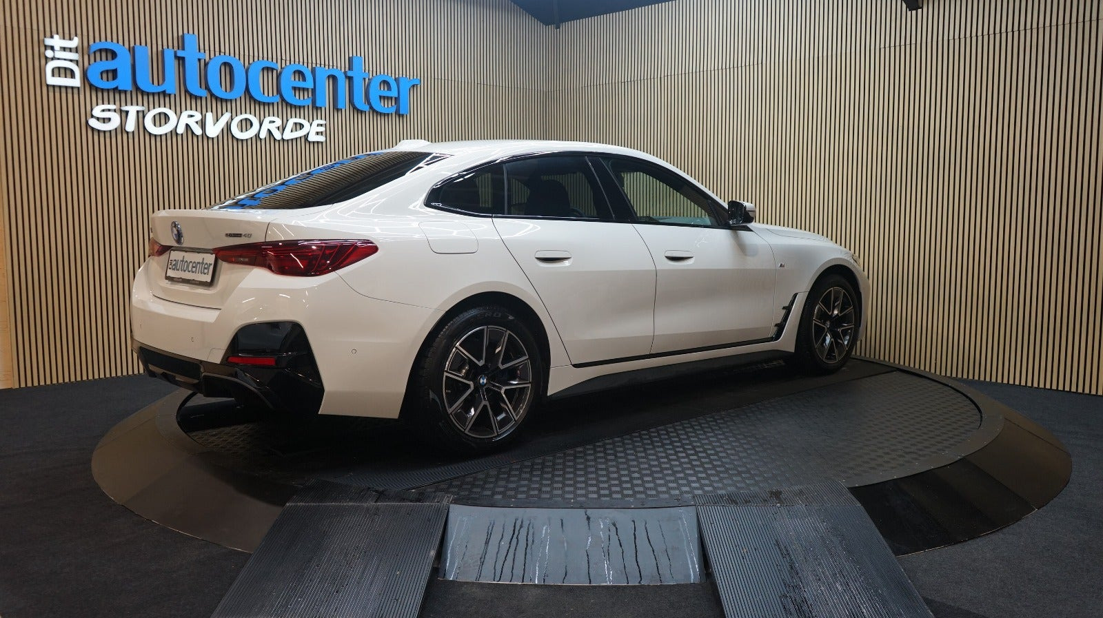 Hvid BMW i4 fra 2025