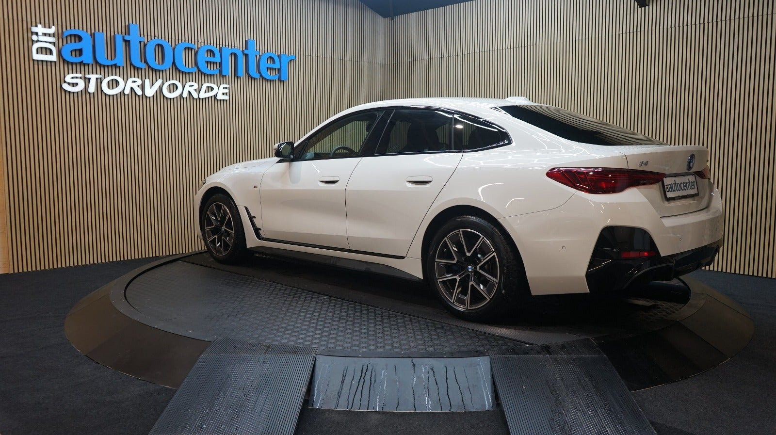 Hvid BMW i4 fra 2025