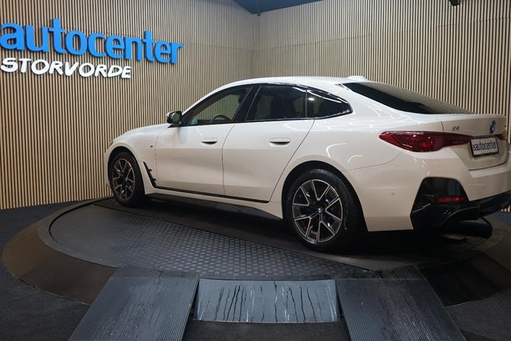 Hvid BMW i4 fra 2025