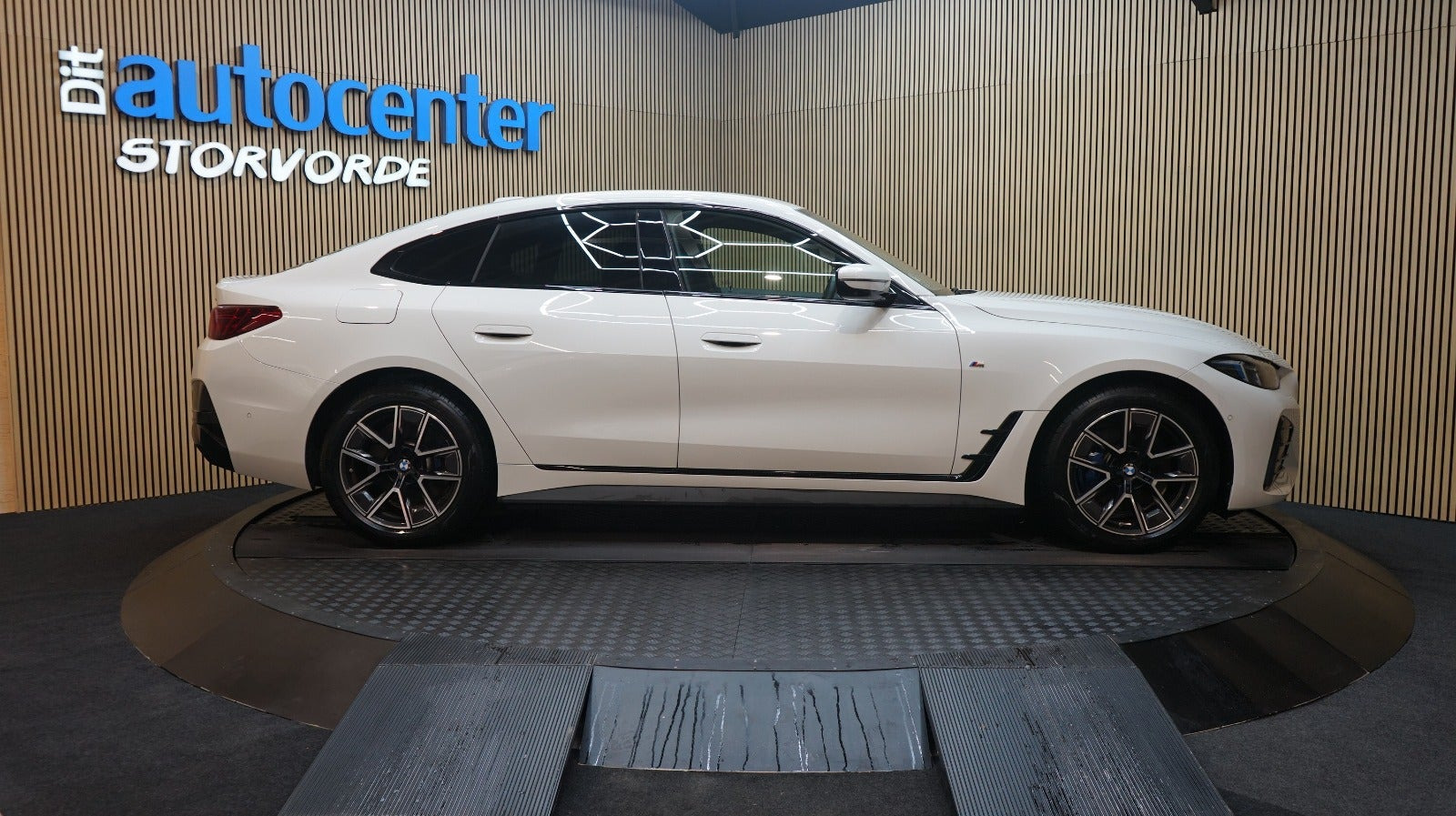 Hvid BMW i4 fra 2025