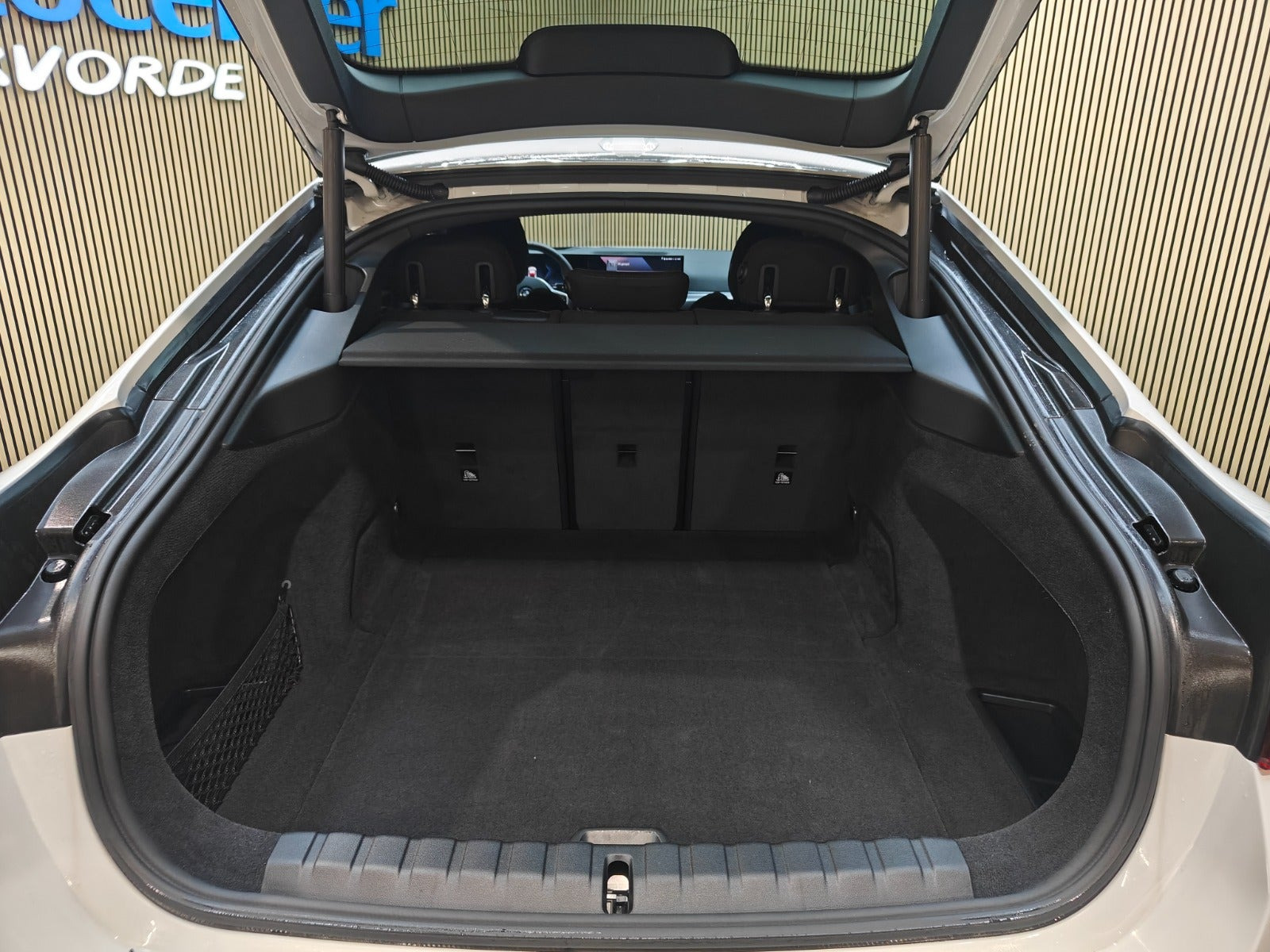 Hvid BMW i4 fra 2025