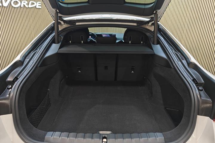 Hvid BMW i4 fra 2025