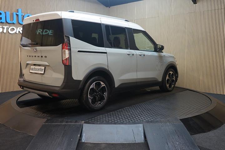 Grå Ford E-Tourneo Courier fra 2026