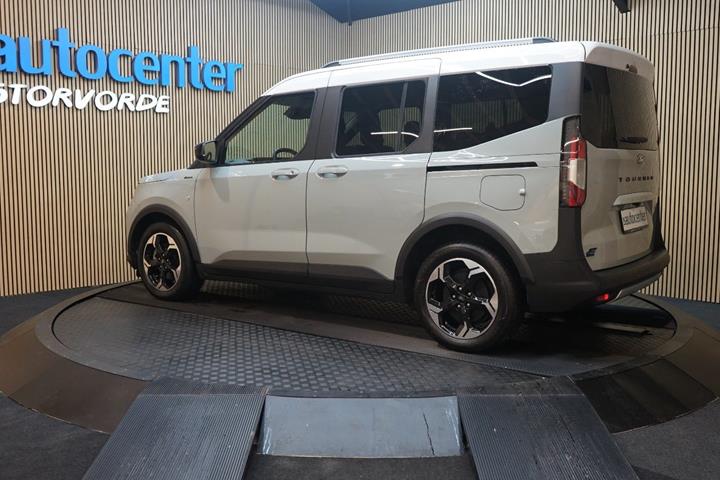 Grå Ford E-Tourneo Courier fra 2026