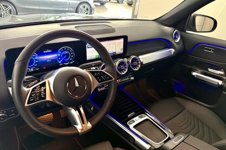 Grå Mercedes EQB250+ fra 2025