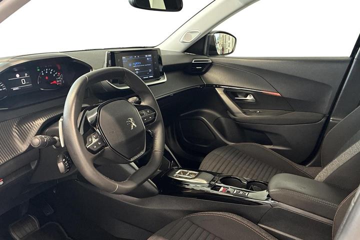 Sort Peugeot 2008 fra 2023