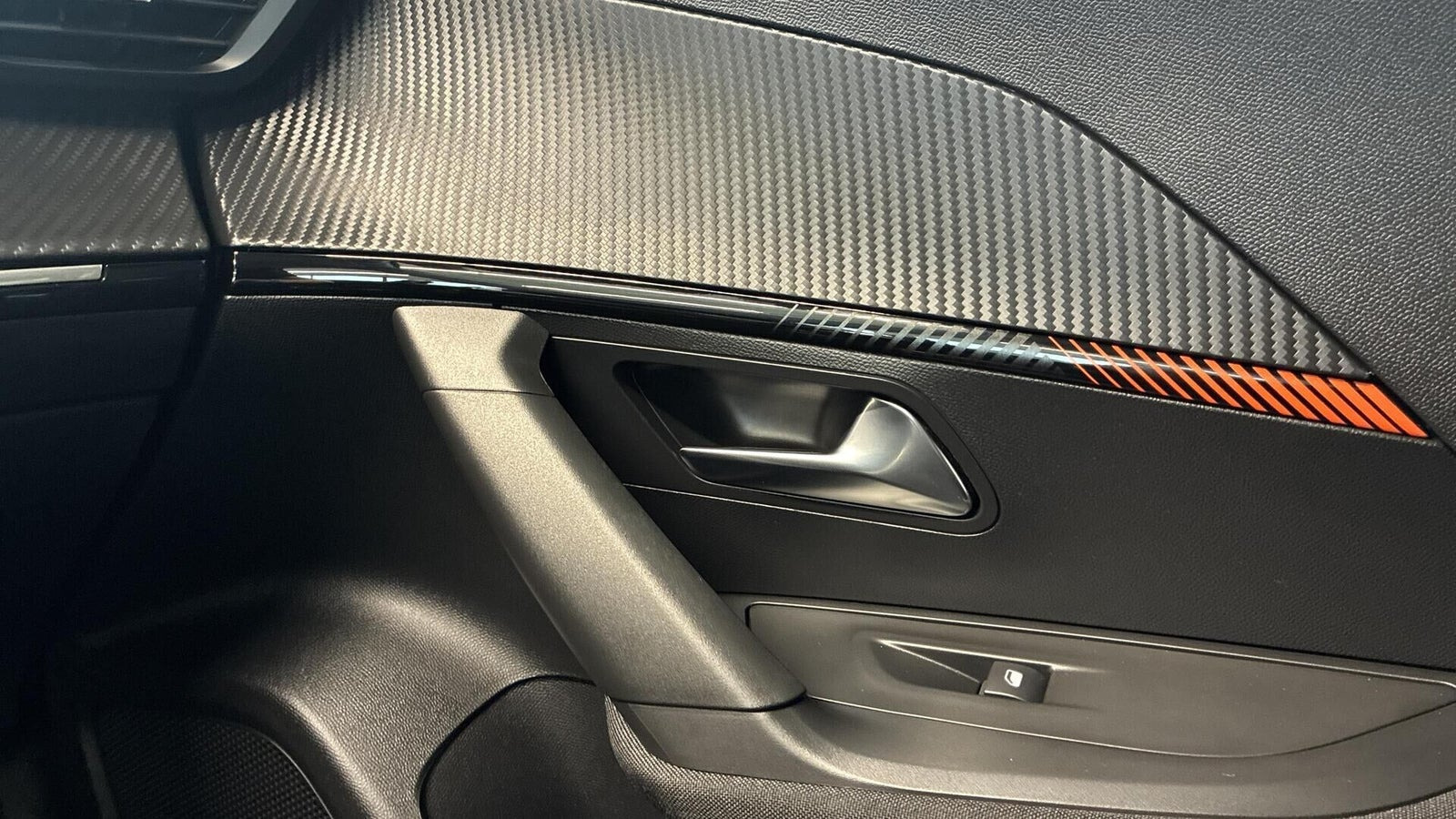 Sort Peugeot 2008 fra 2023