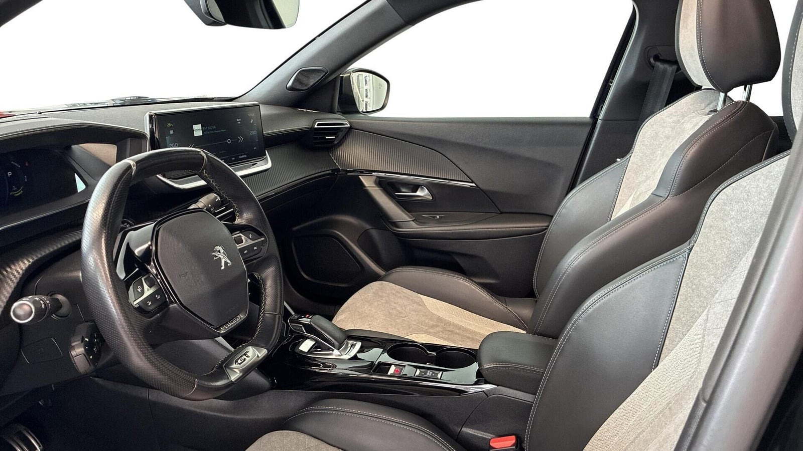 Beige Peugeot e-2008 fra 2021