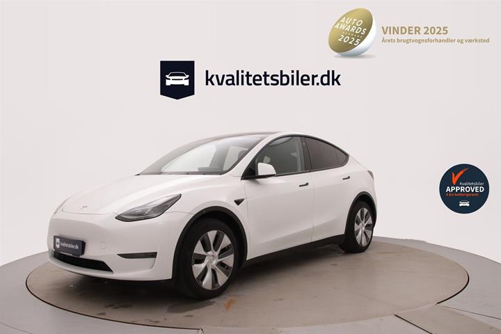Hvid Tesla Model Y fra 2023