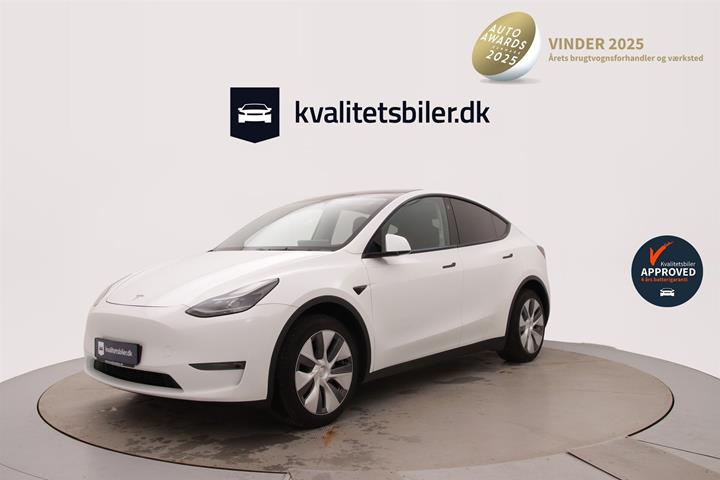 Hvid Tesla Model Y fra 2023