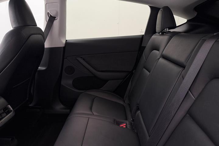 Hvid Tesla Model Y fra 2023