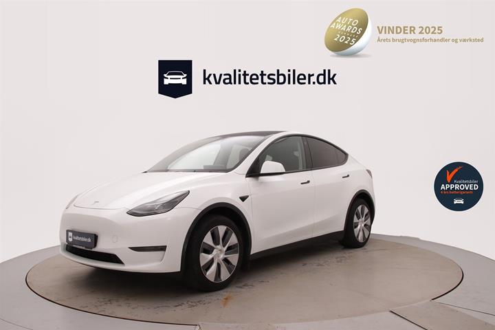 Hvid Tesla Model Y fra 2023