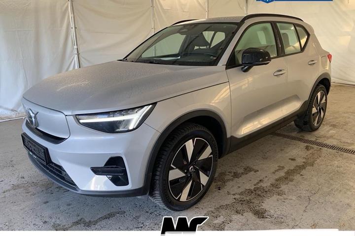 Sølv Volvo XC40 fra 2024