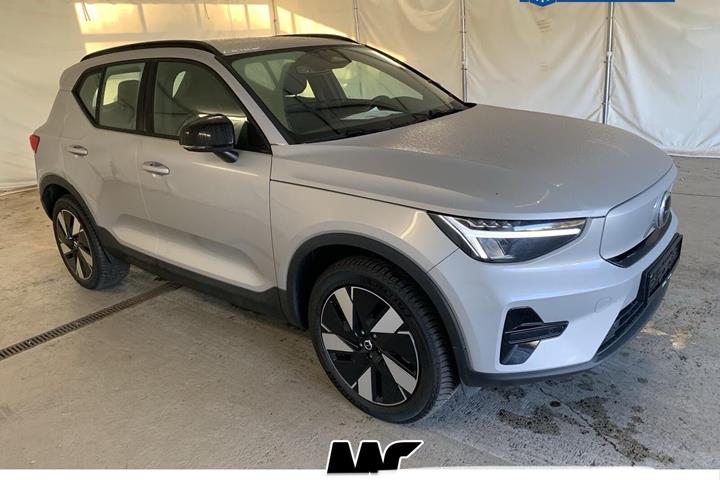 Sølv Volvo XC40 fra 2024