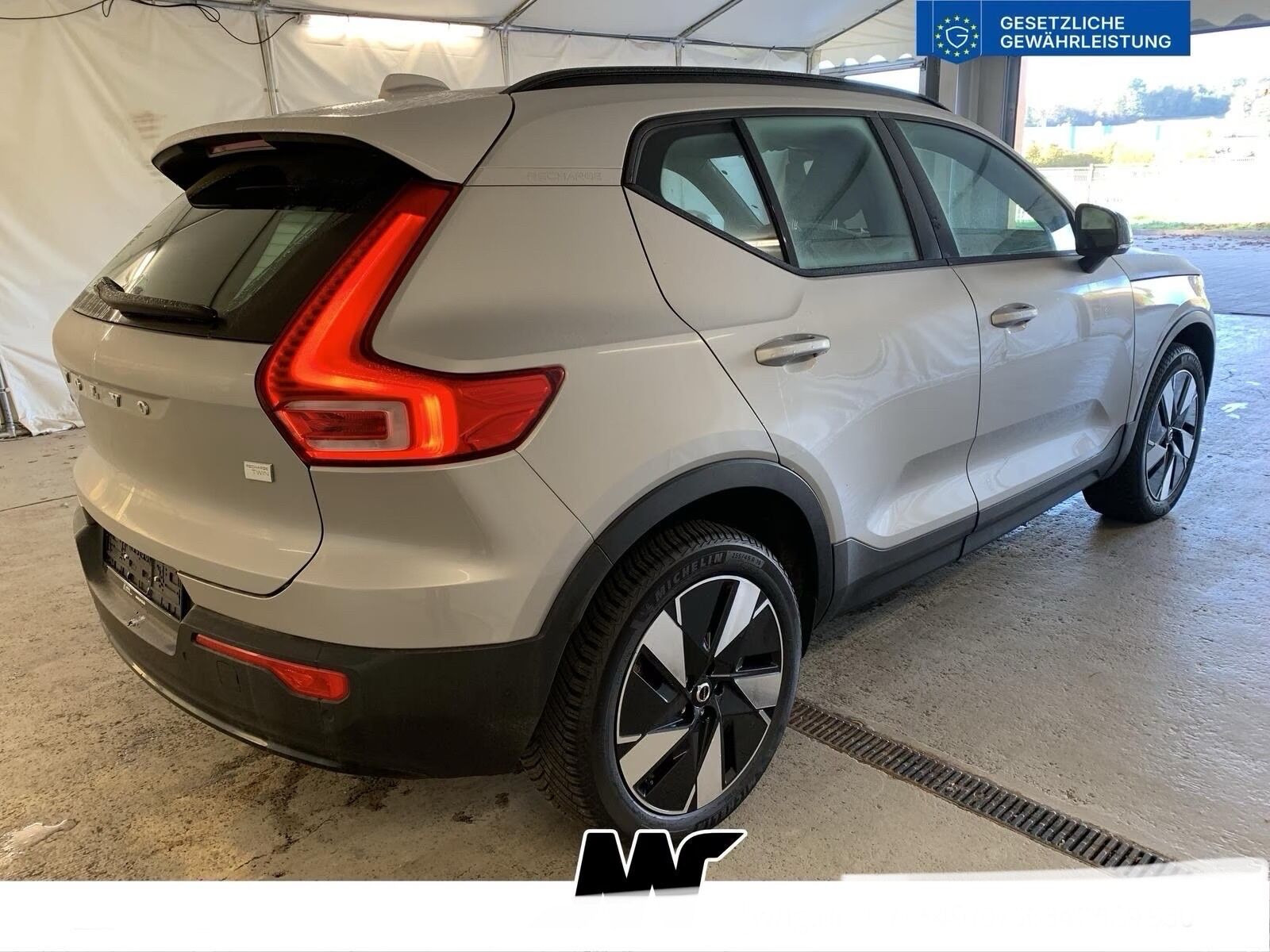 Sølv Volvo XC40 fra 2024