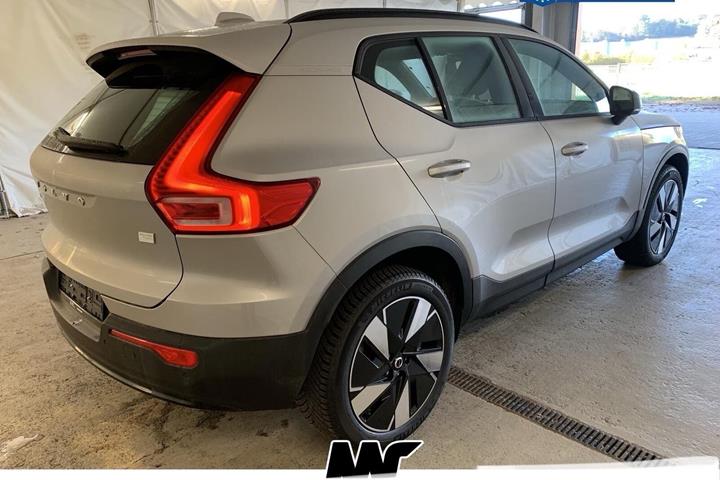 Sølv Volvo XC40 fra 2024