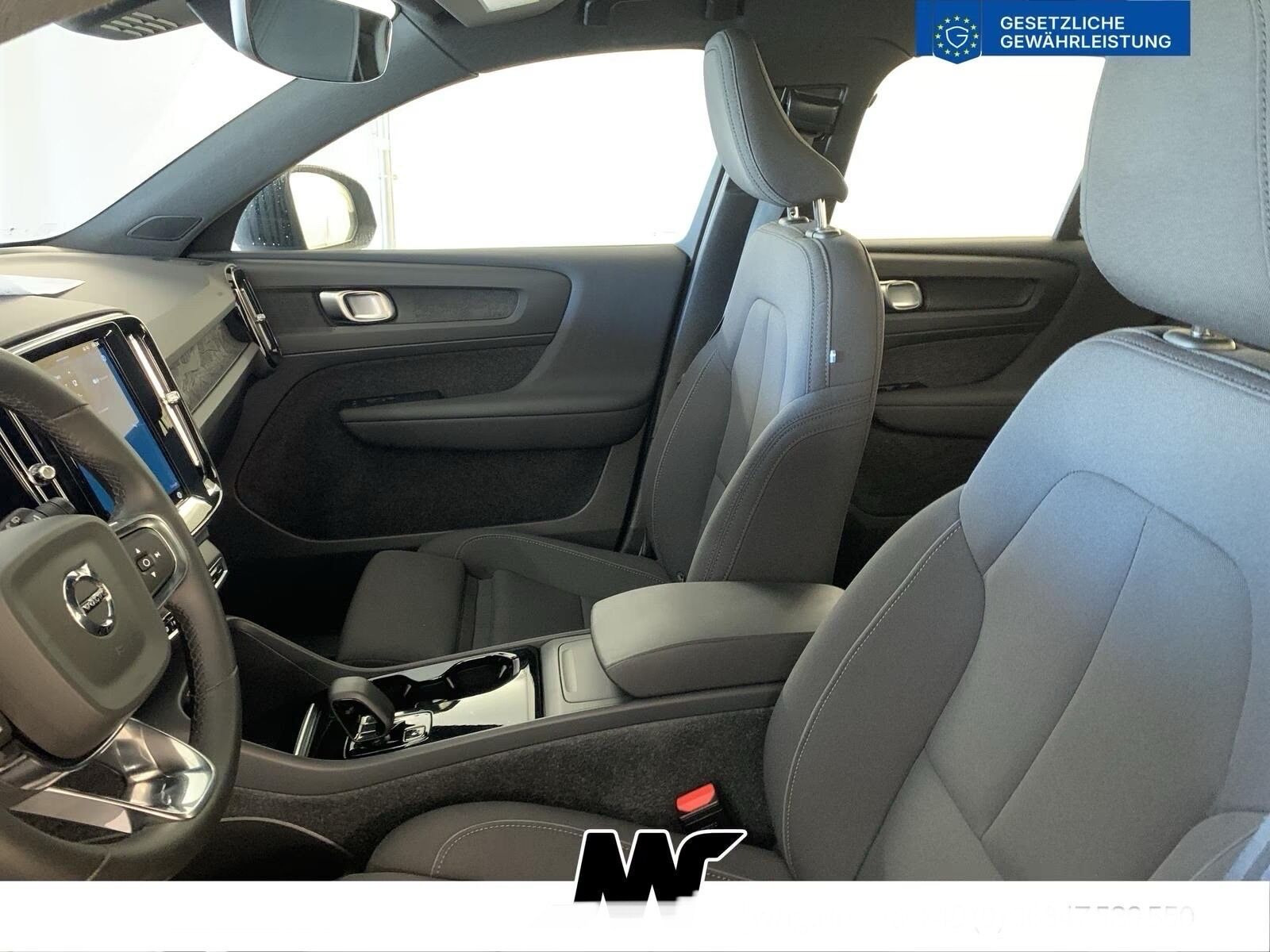 Sølv Volvo XC40 fra 2024