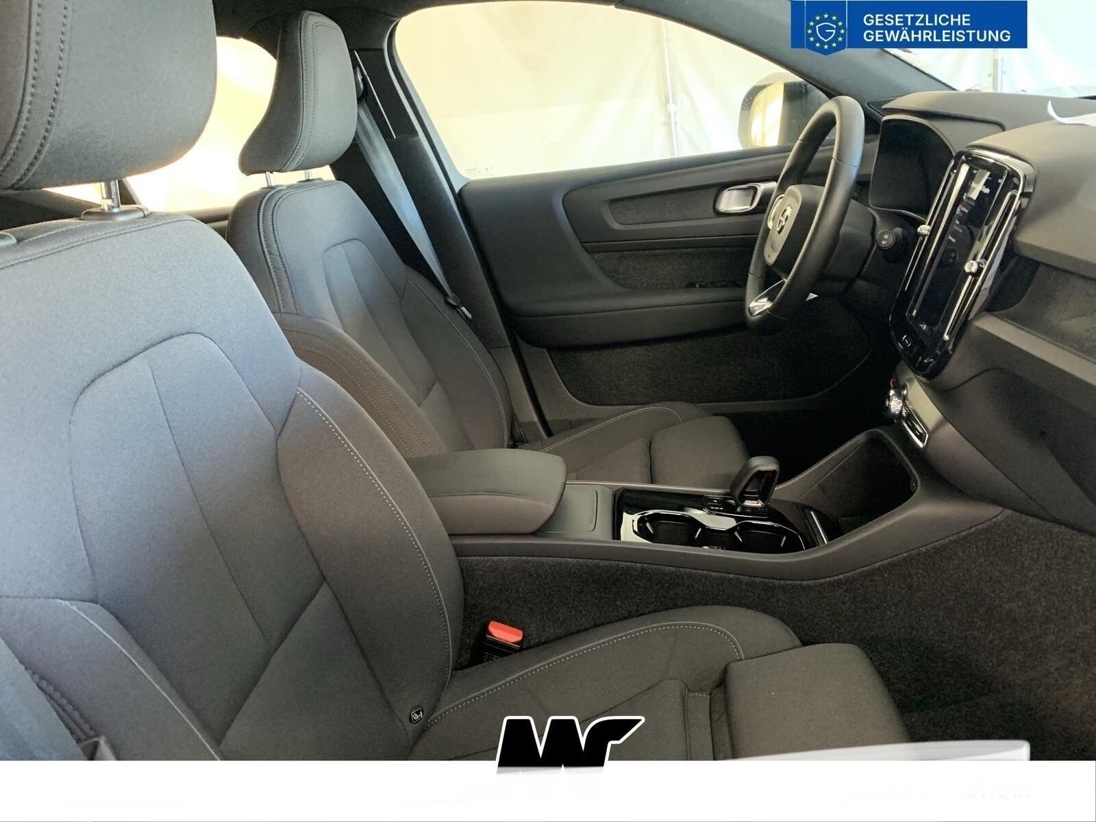 Sølv Volvo XC40 fra 2024