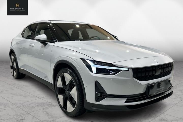 Grå Polestar 2 fra 2023 set udefra