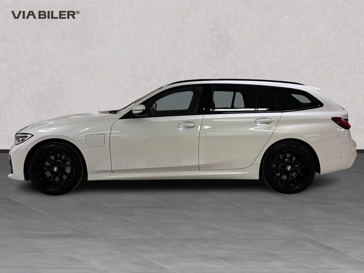 undefined BMW 330e fra 2022