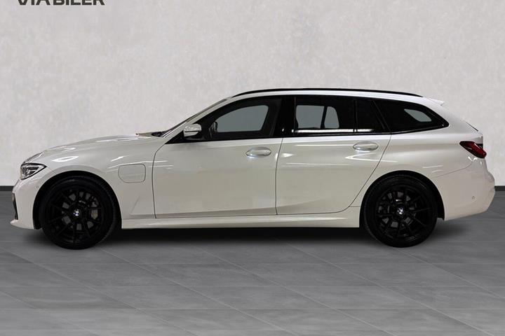 undefined BMW 330e fra 2022