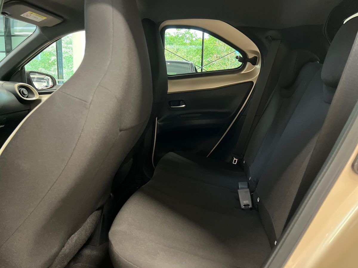 Beige Toyota Aygo X fra 2023