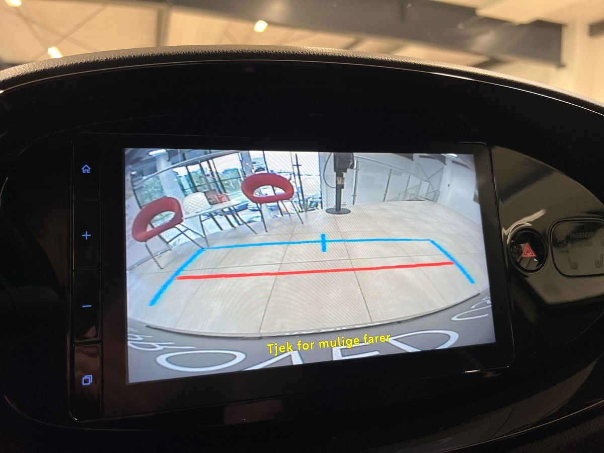 Beige Toyota Aygo X fra 2023