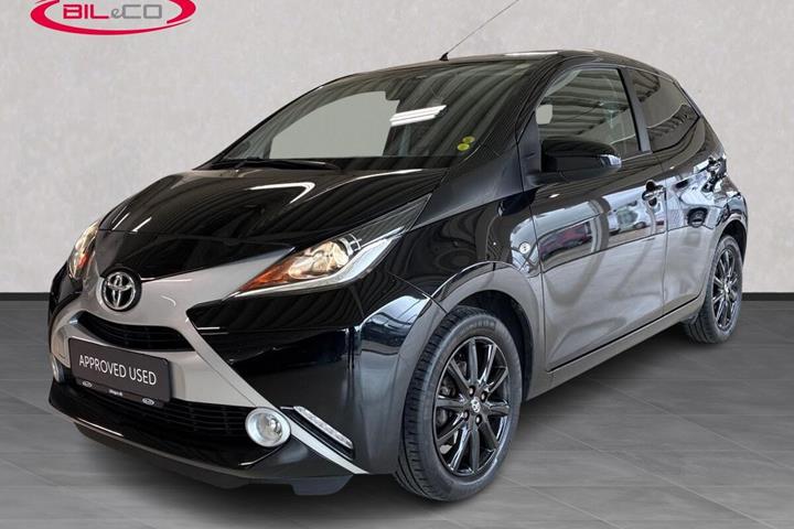 Sort Toyota Aygo fra 2016 set udefra