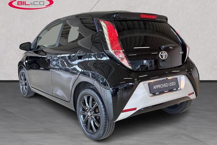 Sort Toyota Aygo fra 2016
