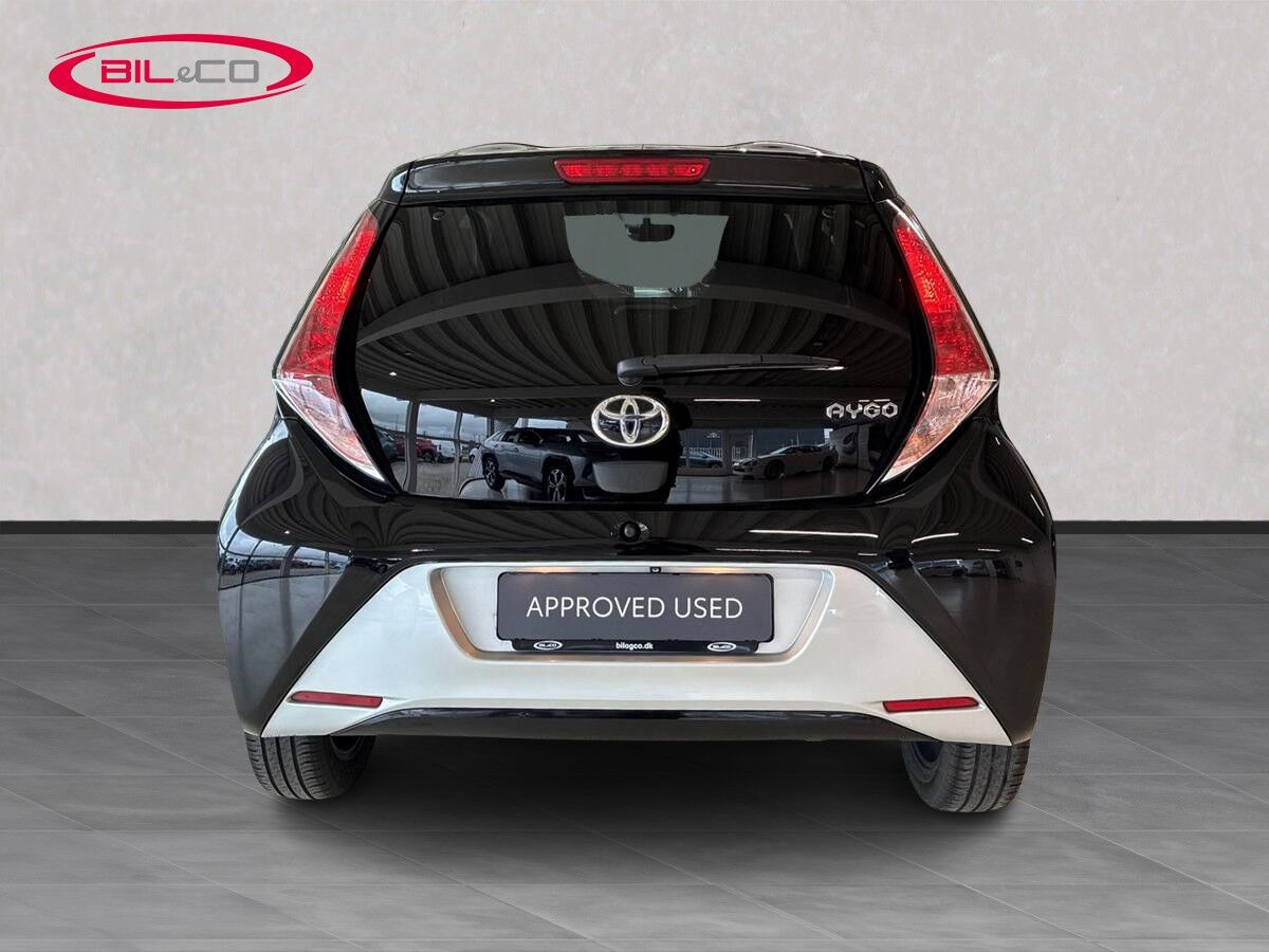 Sort Toyota Aygo fra 2016