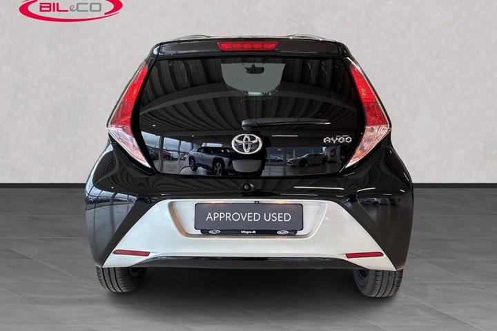 Sort Toyota Aygo fra 2016