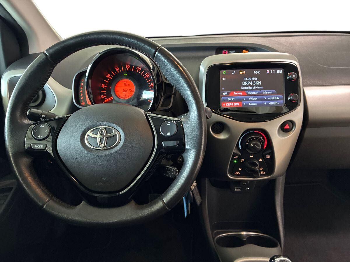 Sort Toyota Aygo fra 2016
