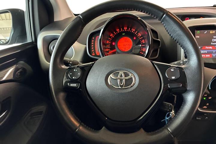 Sort Toyota Aygo fra 2016