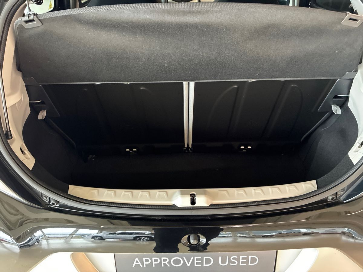 Sort Toyota Aygo fra 2016