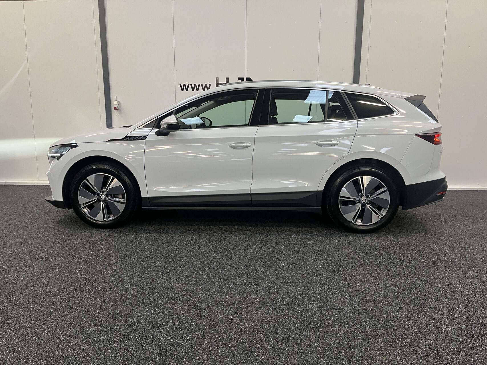 Hvid Skoda Enyaq fra 2021