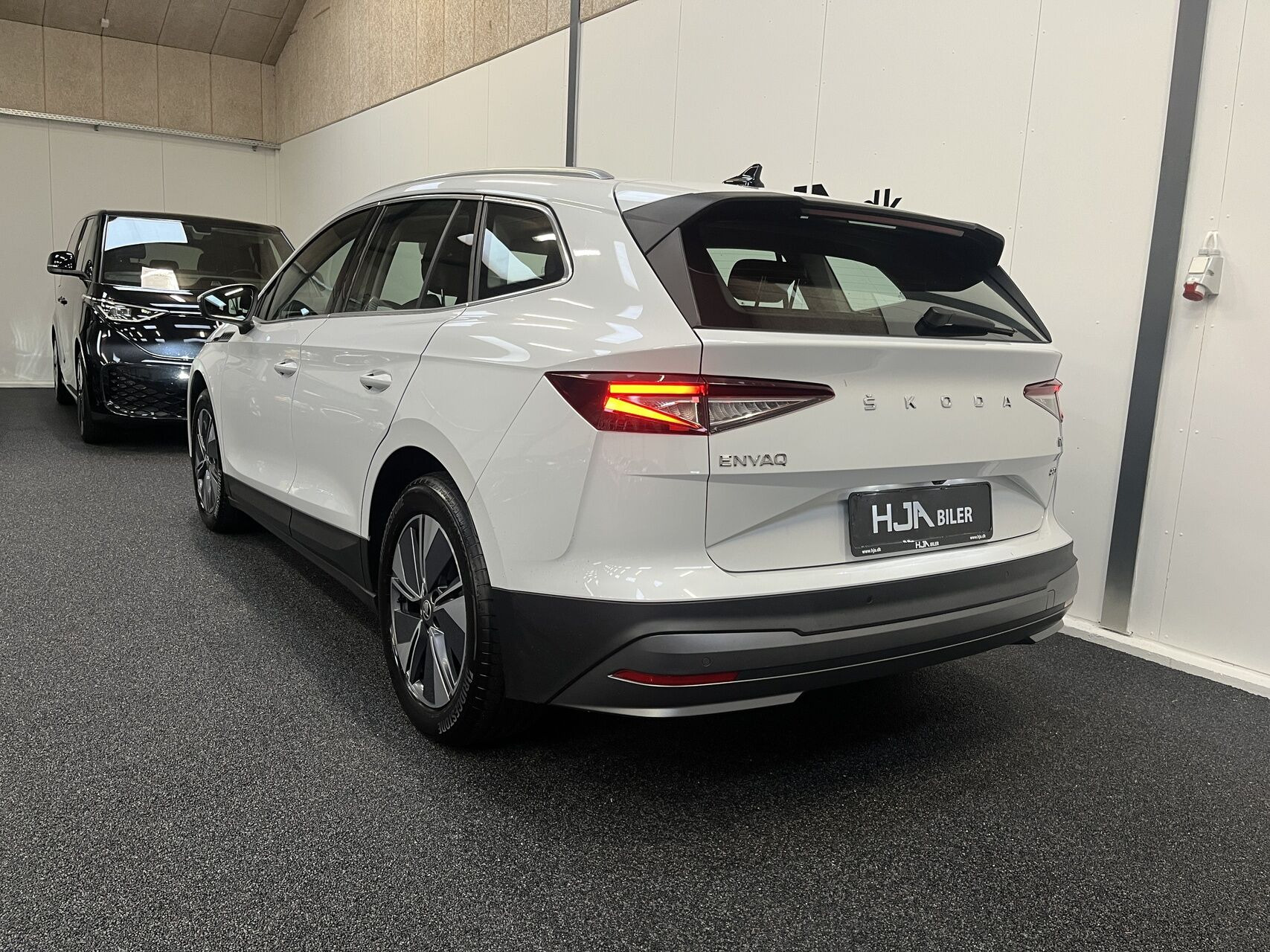 Hvid Skoda Enyaq fra 2021