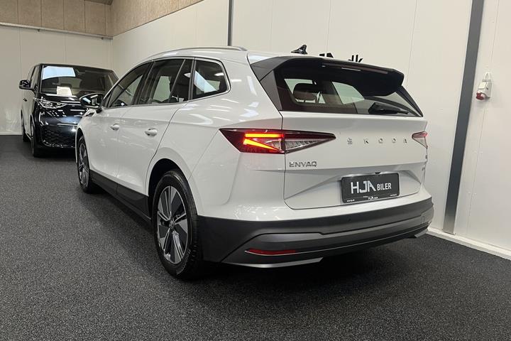 Hvid Skoda Enyaq fra 2021
