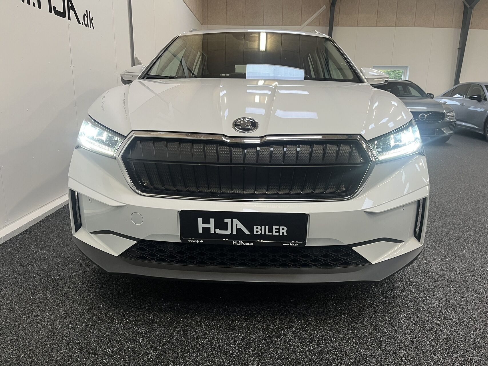 Hvid Skoda Enyaq fra 2021