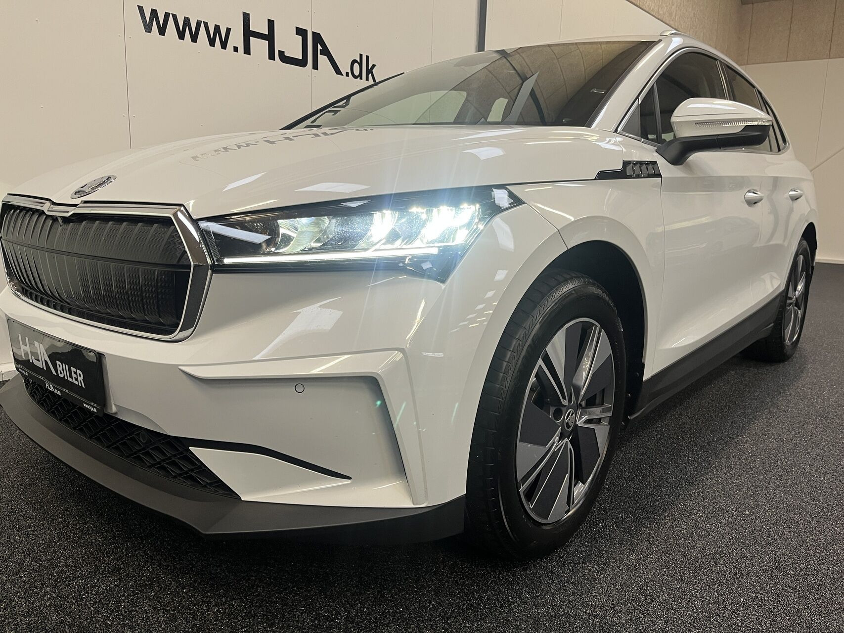 Hvid Skoda Enyaq fra 2021