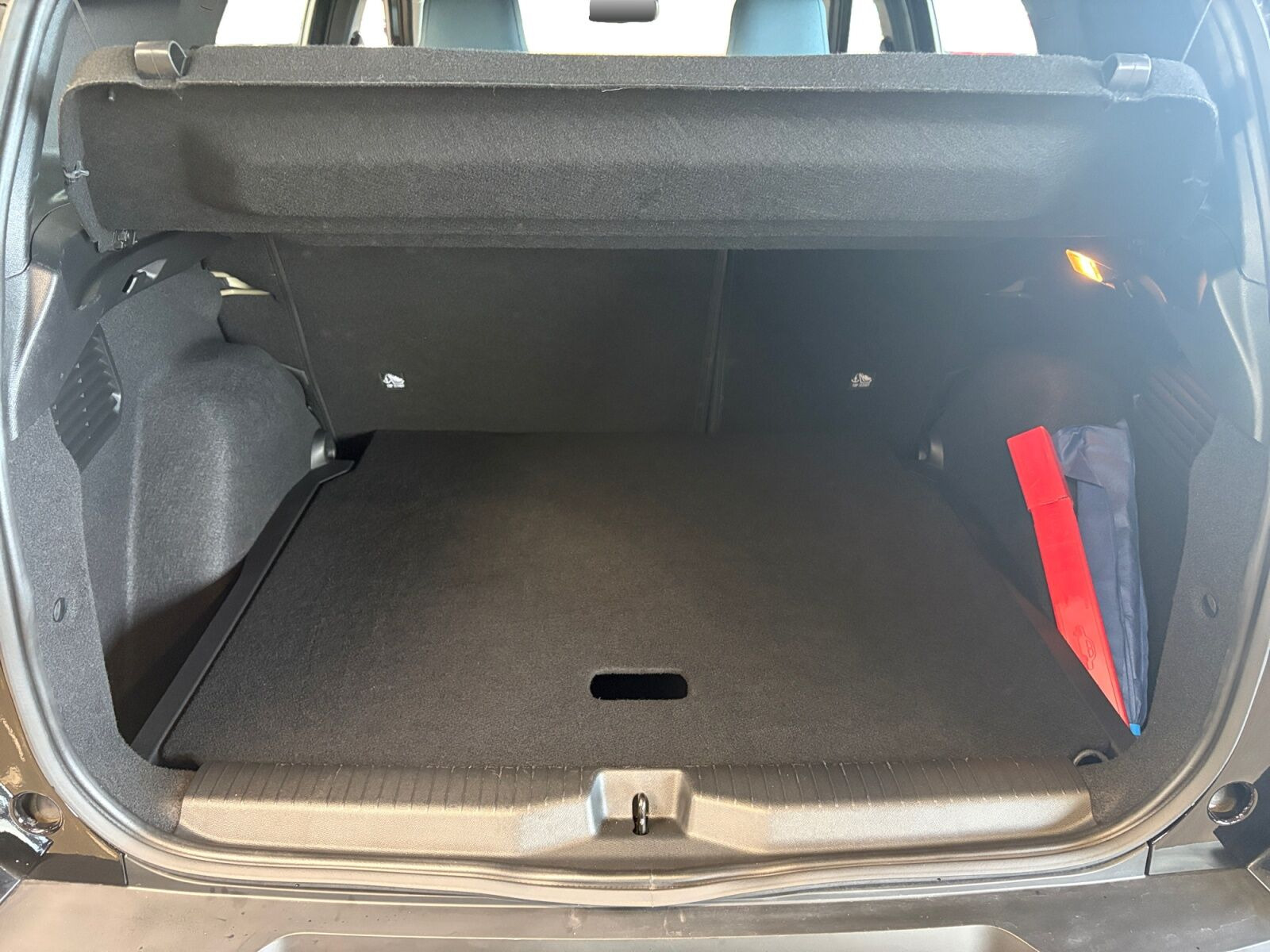 Sort Opel Frontera fra 2025