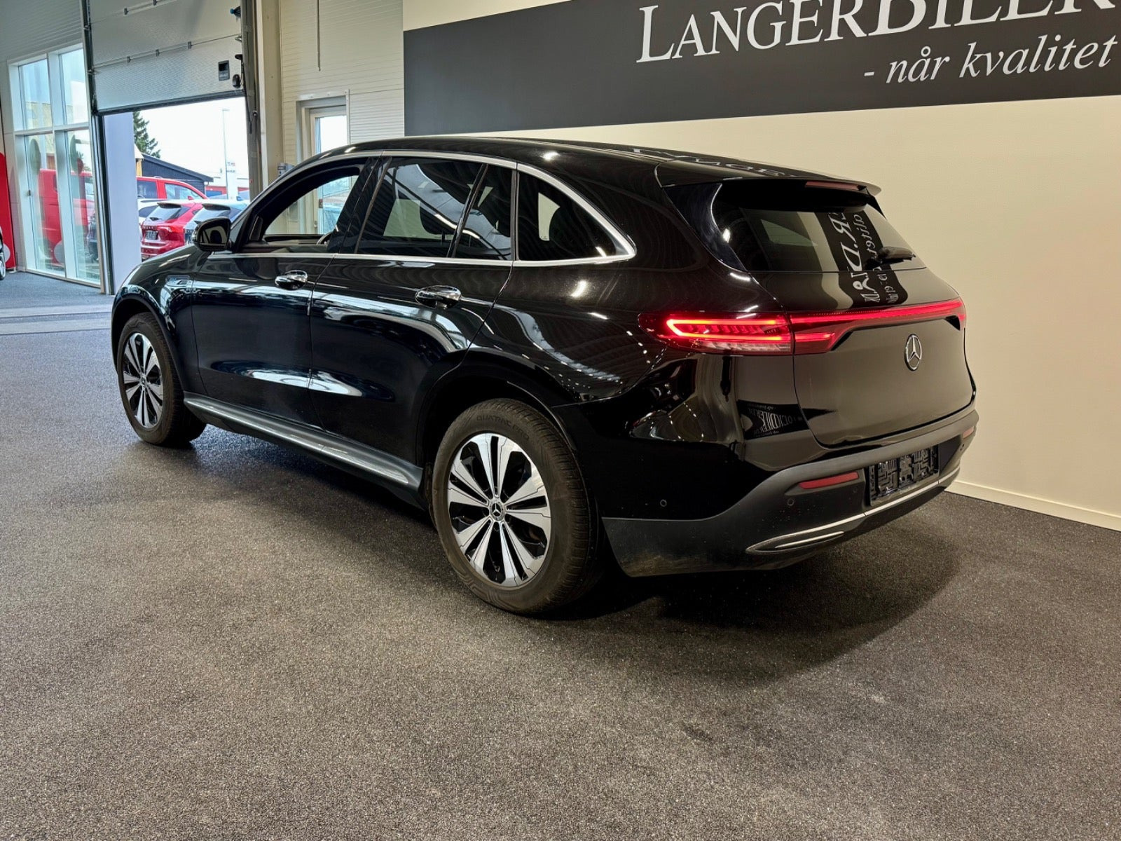 Sort Mercedes EQC400 fra 2020