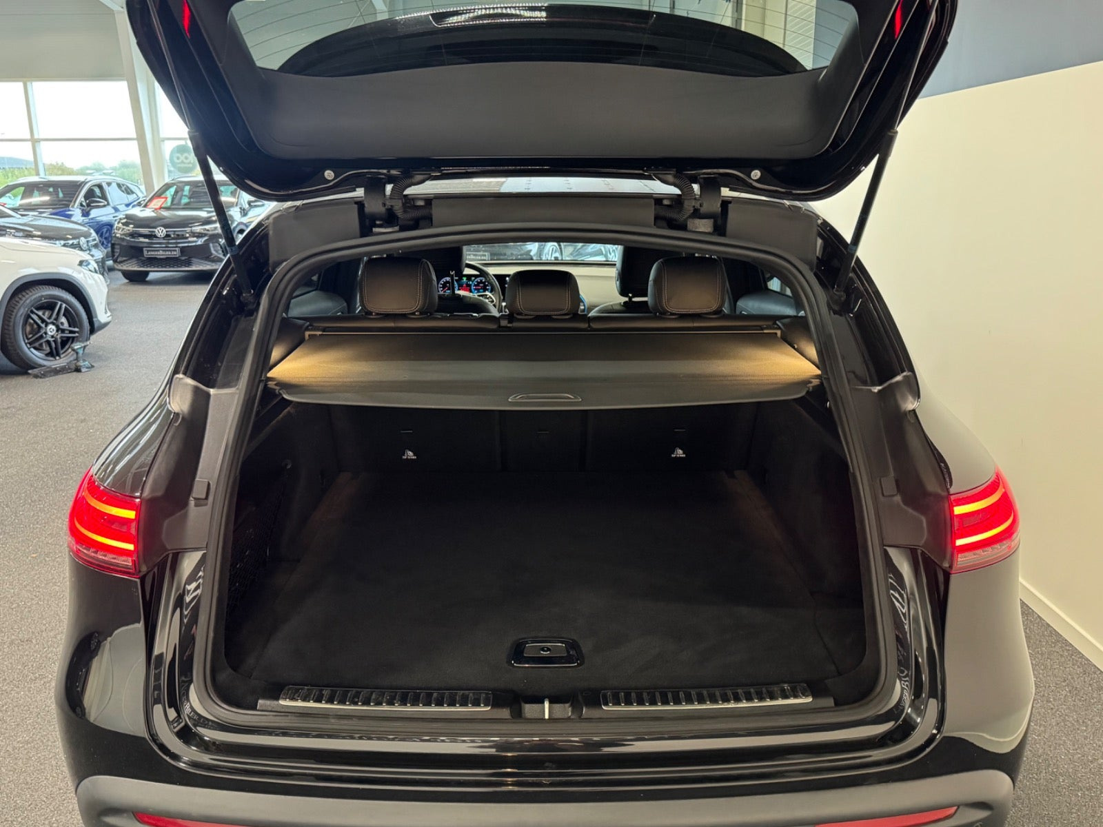 Sort Mercedes EQC400 fra 2020
