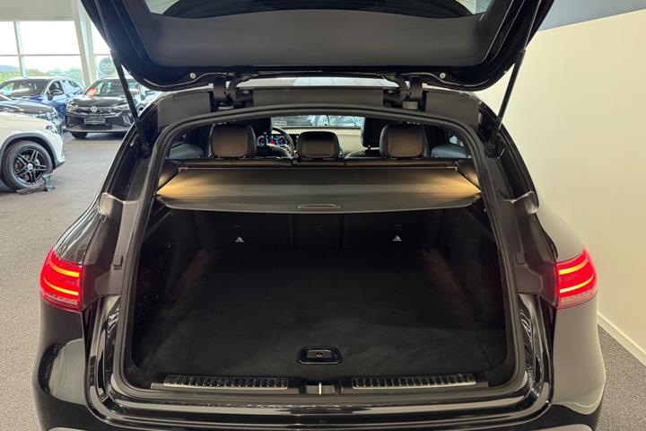 Sort Mercedes EQC400 fra 2020