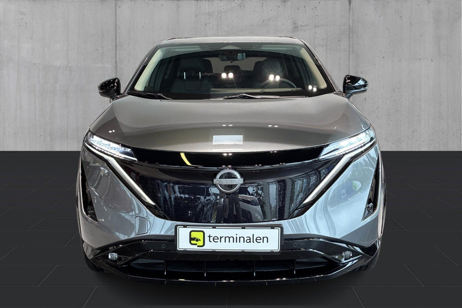 Grå Nissan Ariya fra 2025
