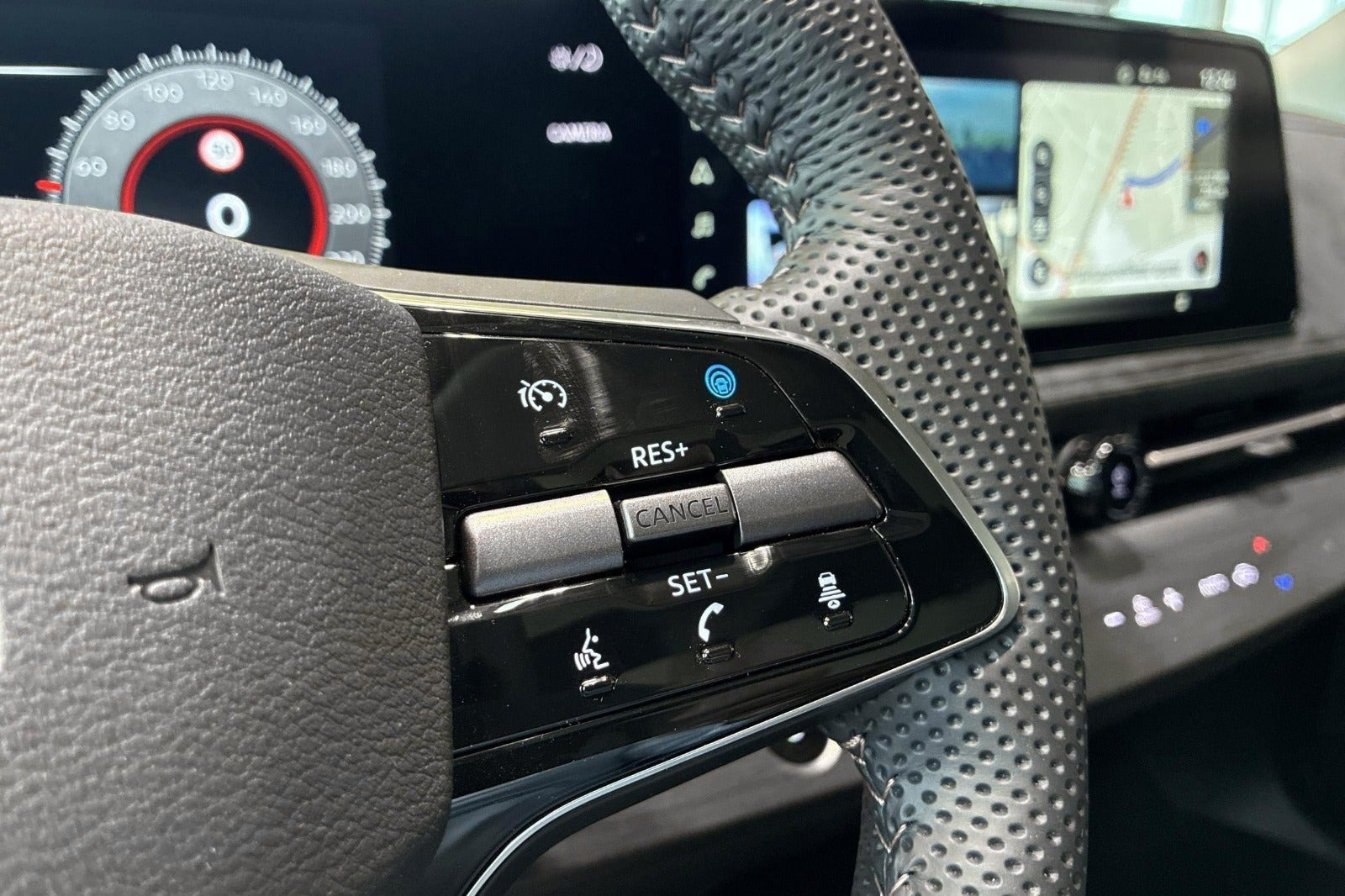 Grå Nissan Ariya fra 2025