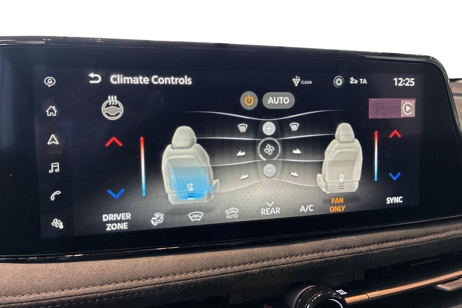 Grå Nissan Ariya fra 2025
