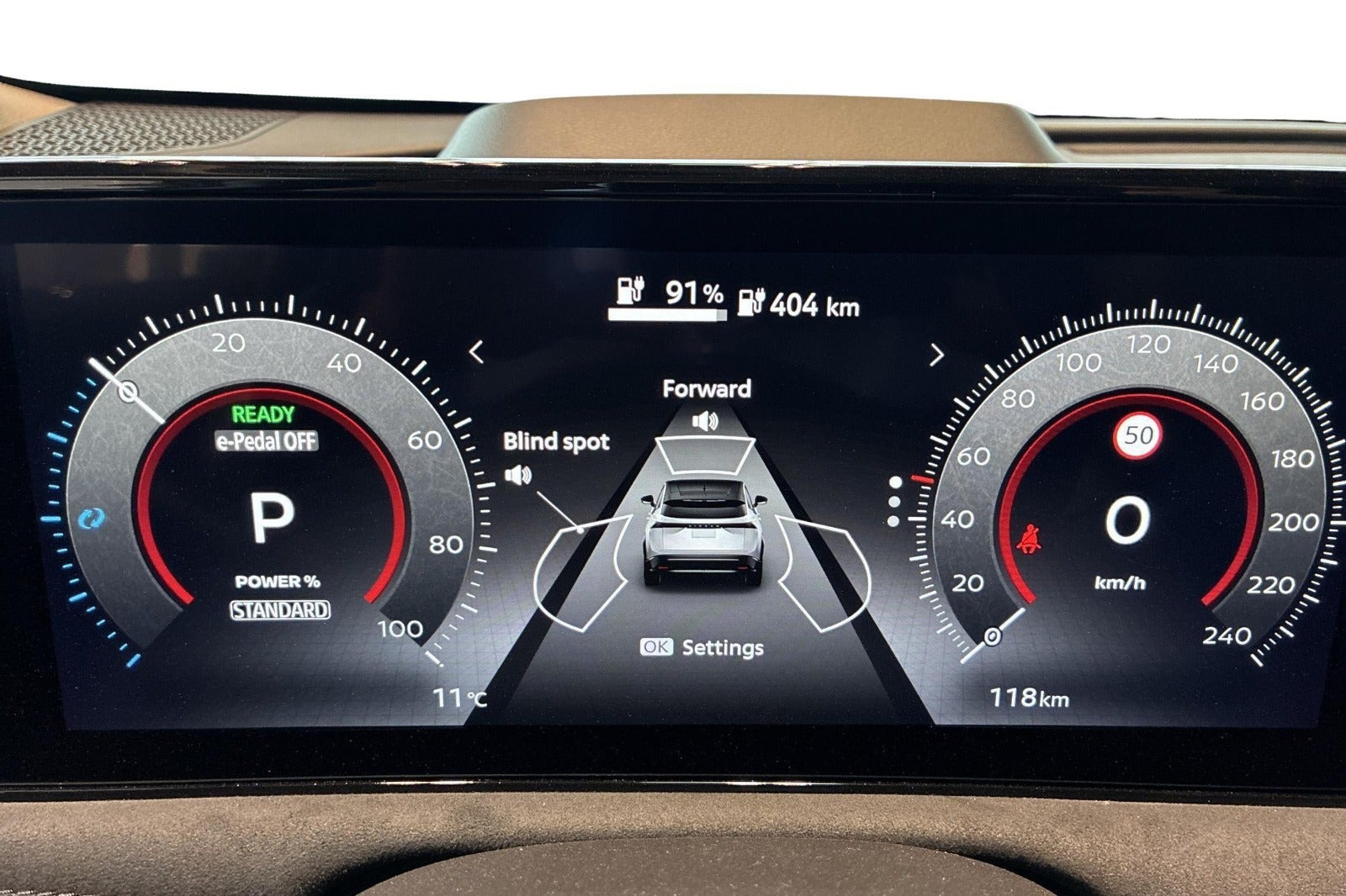 Grå Nissan Ariya fra 2025