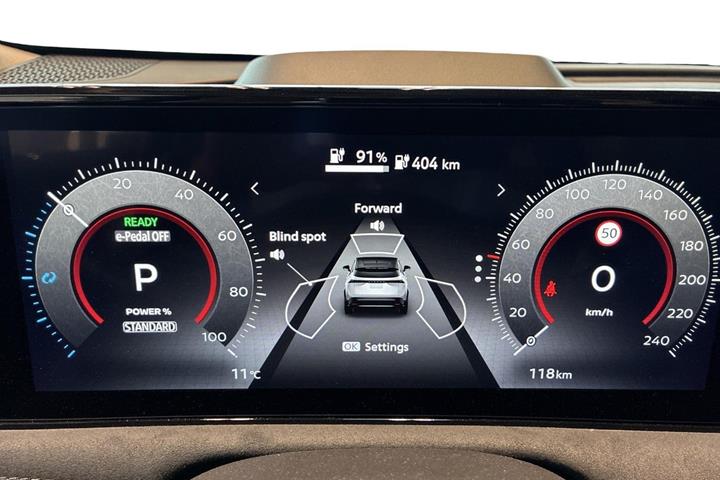Grå Nissan Ariya fra 2025